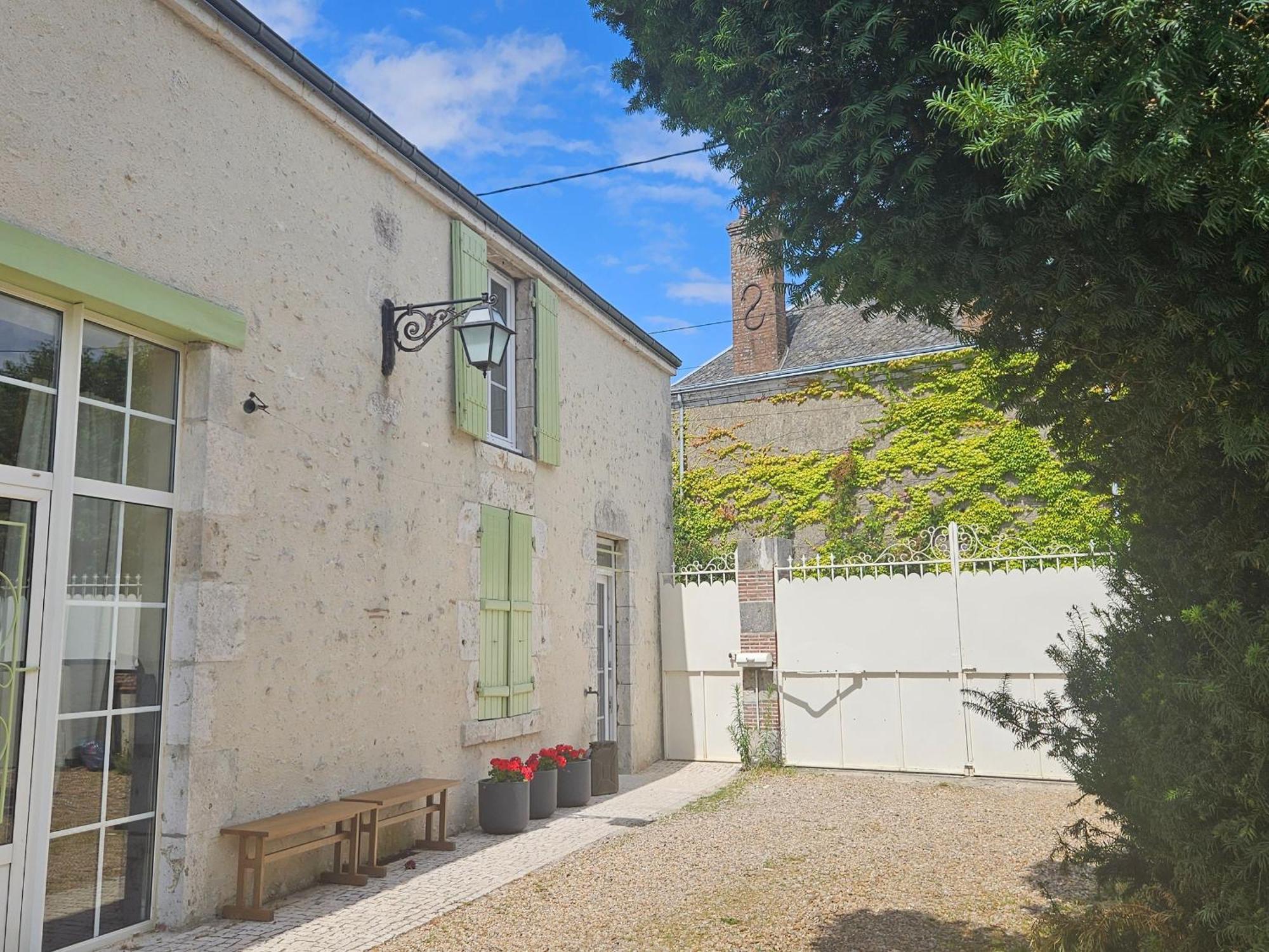 Chambre Chambord Avec Piscine Chauffee Et Parking Privatif - Fr-1-590-484 Bed & Breakfast Messas Exterior photo